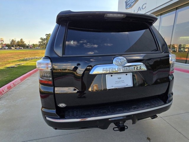 2017 Toyota 4Runner SR5 photo 3
