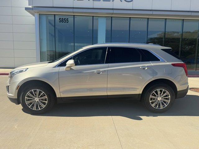 2017 Cadillac XT5 Luxury photo 2