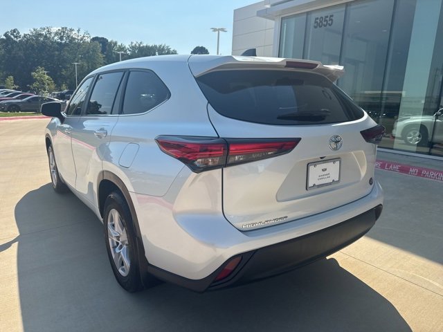 2023 Toyota Highlander L photo 3