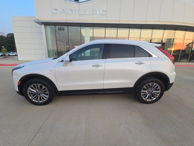 2025 Cadillac XT4 Premium Luxury photo 2