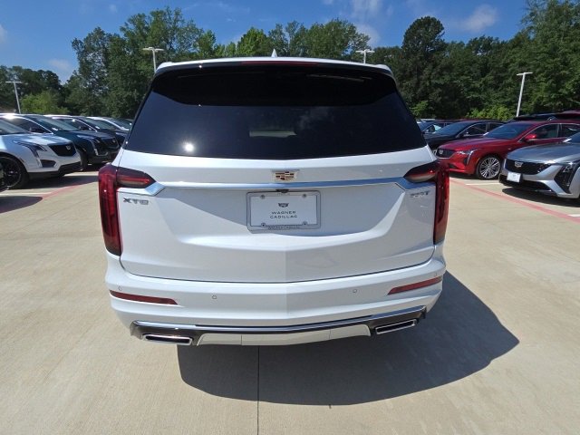 2025 Cadillac XT6 Luxury photo 4
