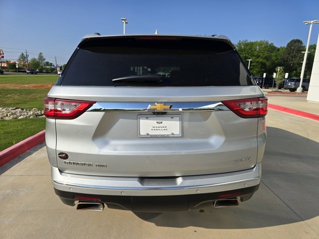 2021 Chevrolet Traverse Premier photo 2
