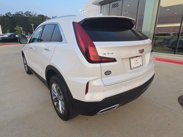 2025 Cadillac XT4 Premium Luxury photo 3