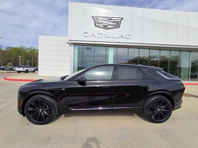 2025 Cadillac Lyriq Sport photo 2