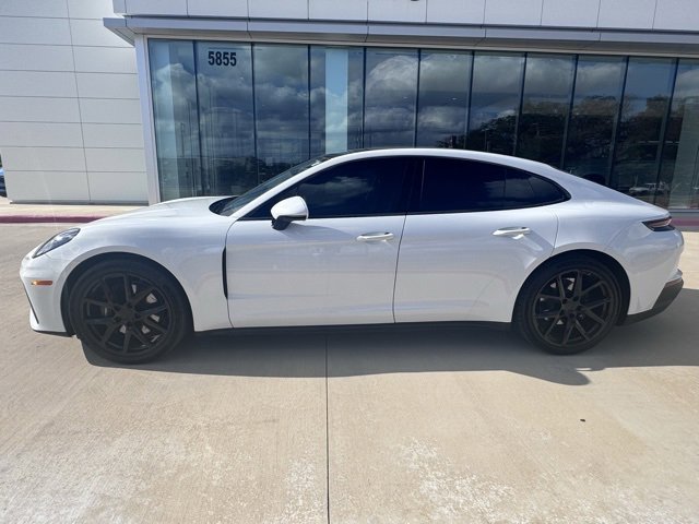 2024 Porsche Panamera 4 photo 2