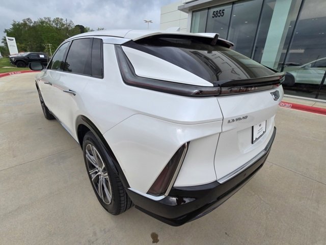 2025 Cadillac Lyriq Luxury photo 3