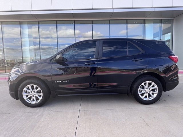 2021 Chevrolet Equinox LS photo 2