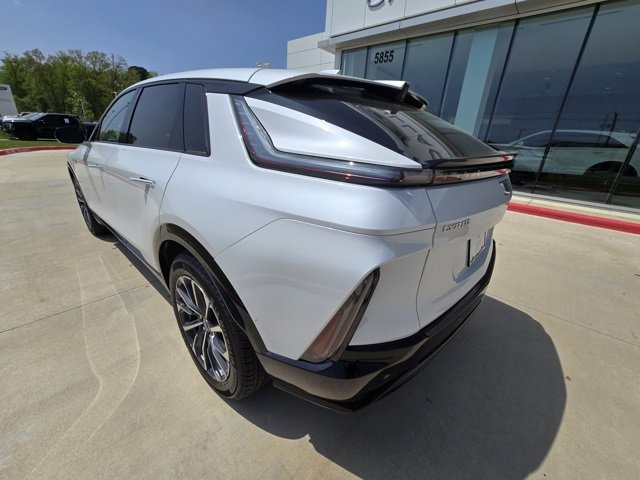 2025 Cadillac Lyriq Sport photo 2
