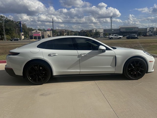 2024 Porsche Panamera 4 photo 3