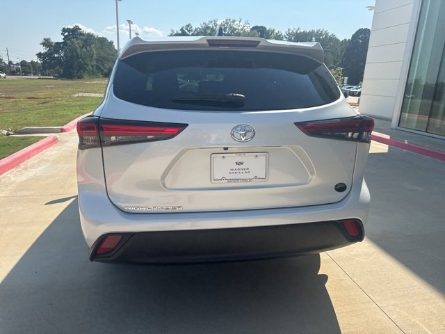 2023 Toyota Highlander L photo 4