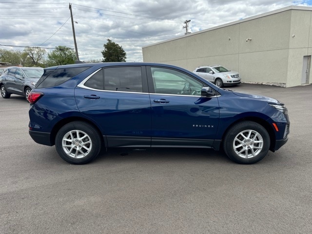 Used 2022 Chevrolet Equinox LT with VIN 3GNAXUEV1NL300885 for sale in Mccook, NE