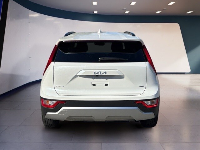 2025 Kia Niro LX photo 4