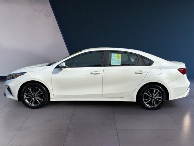 2023 Kia Forte LXS photo 2