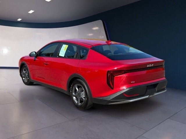 2025 Kia K4 LXS photo 3