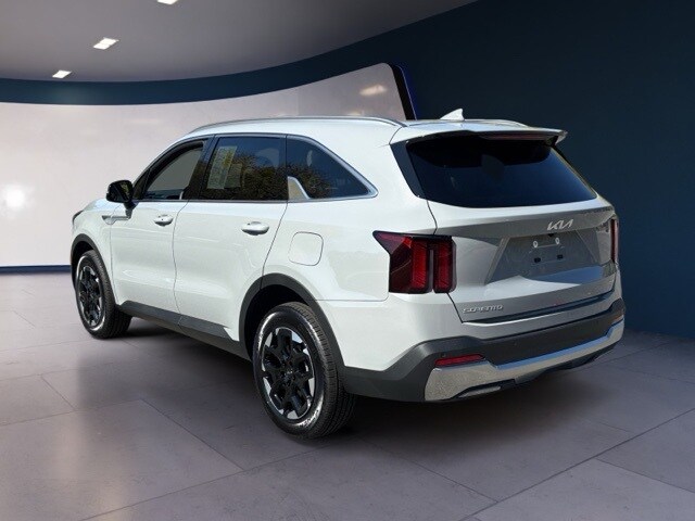 2025 Kia Sorento S photo 3
