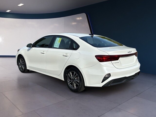 2023 Kia Forte LXS photo 3