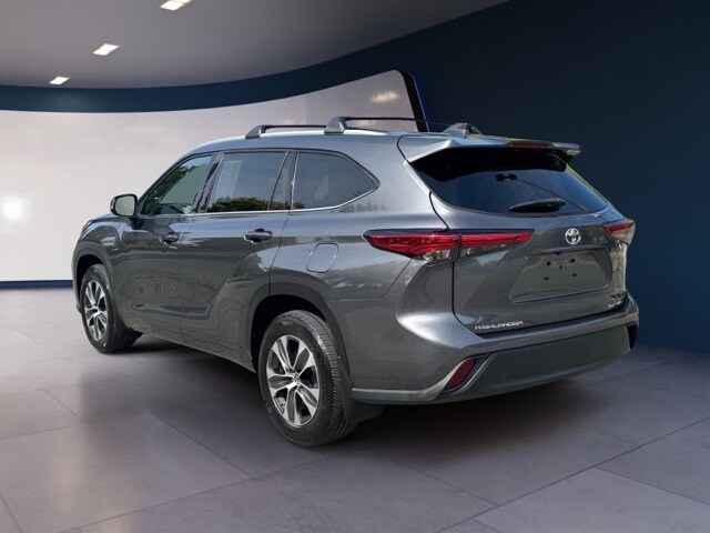 2022 Toyota Highlander XLE photo 3