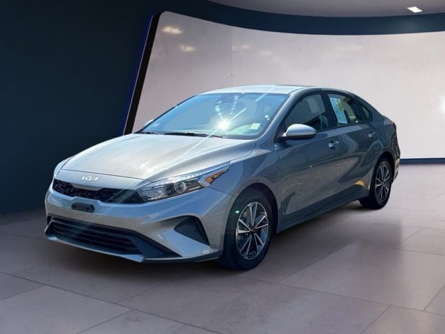 2022 Kia Forte LXS AT's photo