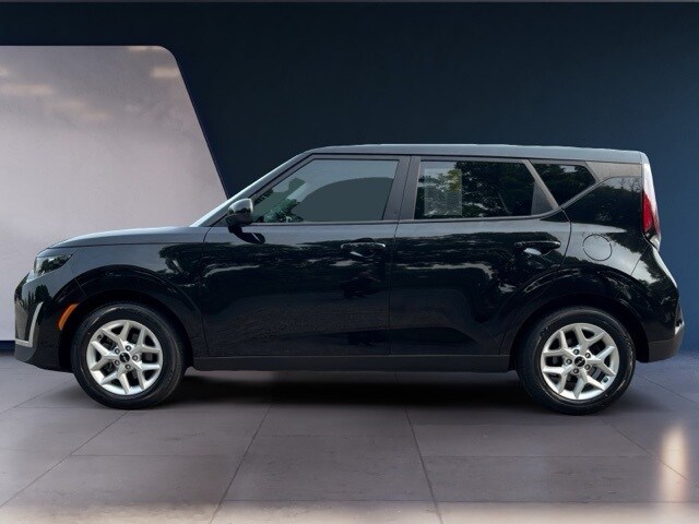 2023 Kia Soul S photo 2