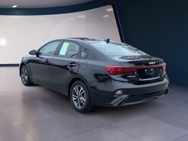2023 Kia Forte LXS photo 3