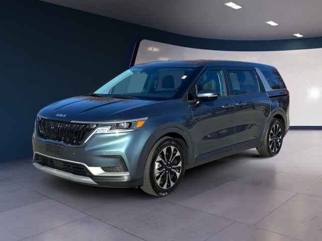 2023 Kia Carnival EX's photo