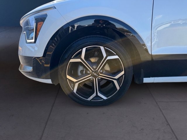 2025 Kia Niro EX Touring - Photo 13