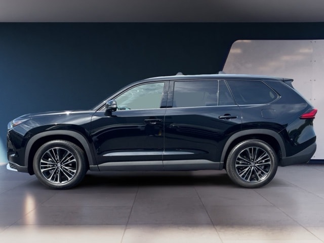 Used 2024 Toyota Grand Highlander Platinum with VIN 5TDADAB50RS002686 for sale in Shrewsbury, MA