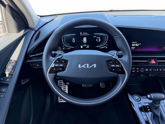 2025 Kia Niro EX Touring - Photo 10