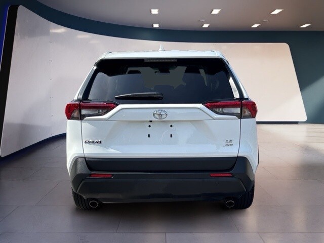 2022 Toyota RAV4 LE photo 4