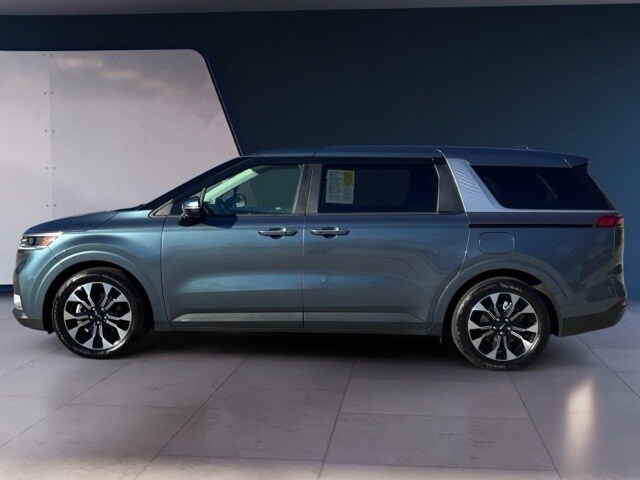 2023 Kia Carnival EX photo 2