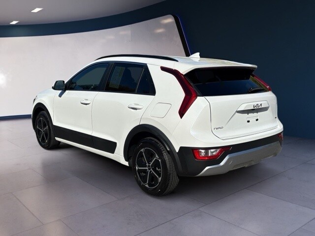 2025 Kia Niro LX photo 3