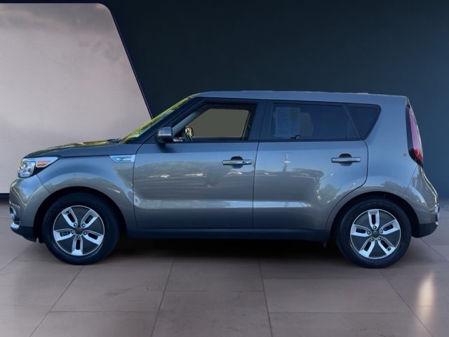 Used 2017 Kia Soul EV with VIN KNDJP3AE4H7022131 for sale in Shrewsbury, MA