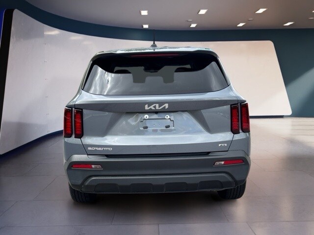 2023 Kia Sorento LX photo 4