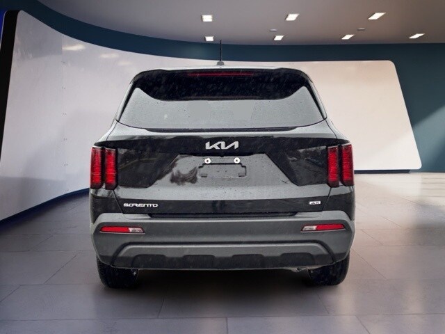 2023 Kia Sorento LX photo 4