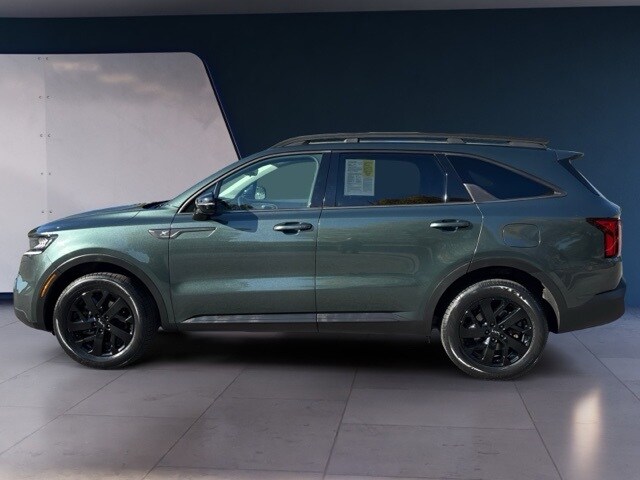 2022 Kia Sorento S photo 2
