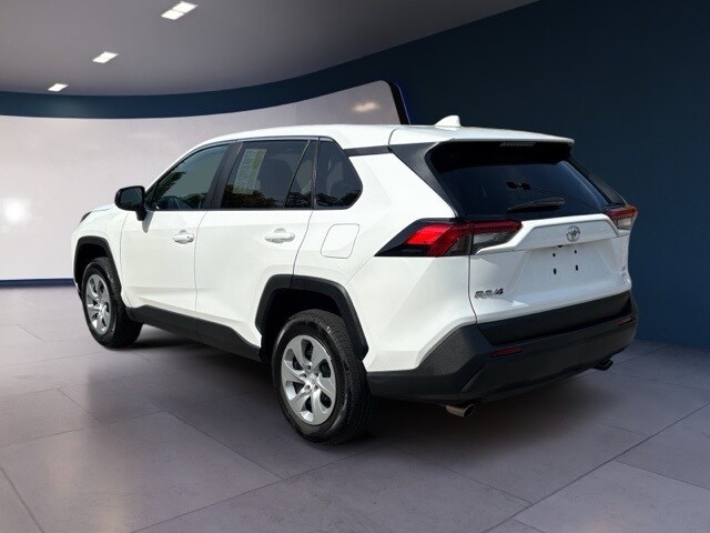 2022 Toyota RAV4 LE photo 3