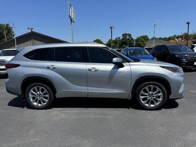 Used 2021 Toyota Highlander Limited with VIN 5TDDZRBH4MS537259 for sale in Mccook, NE