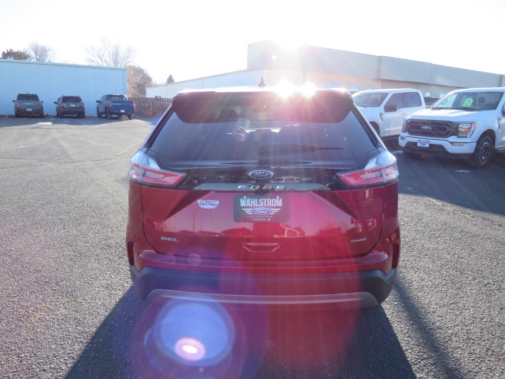 2021 Ford Edge SEL photo 4