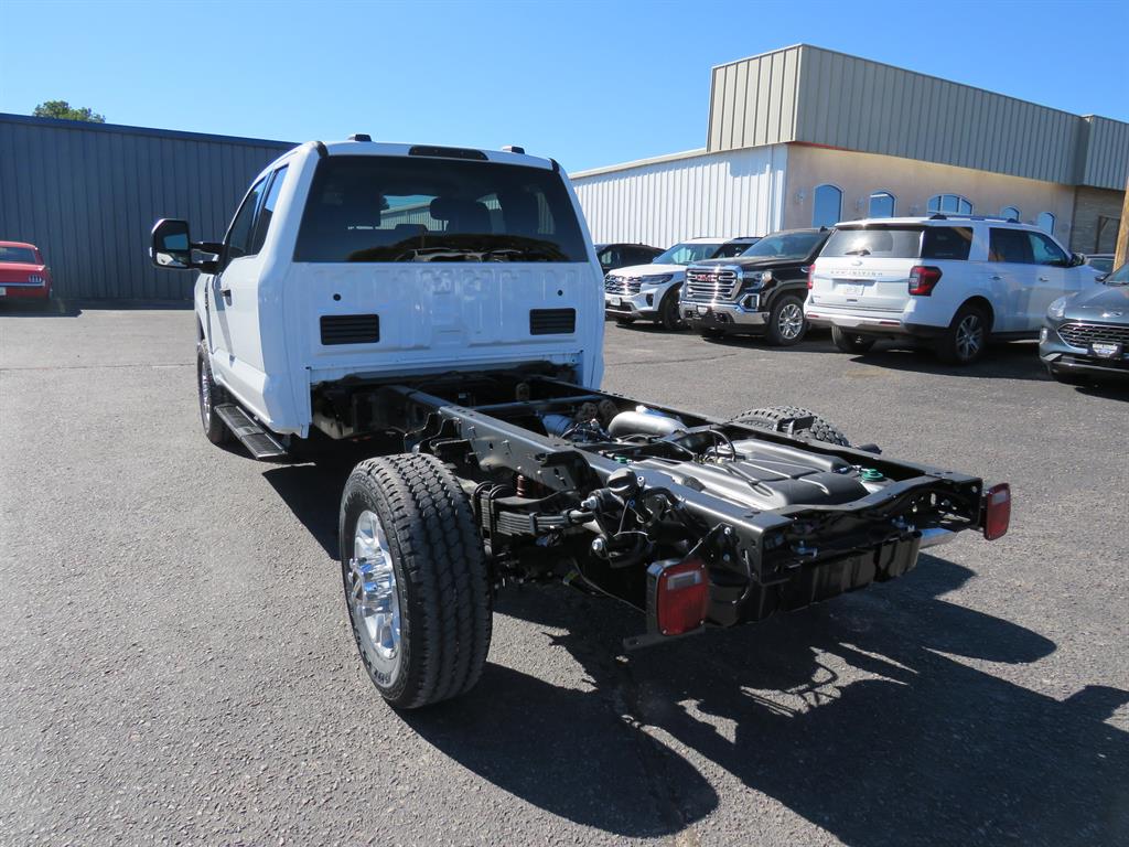 2026 Ford F-350 XLT photo 2