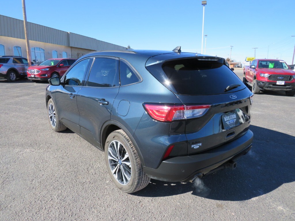 2022 Ford Escape Titanium photo 3