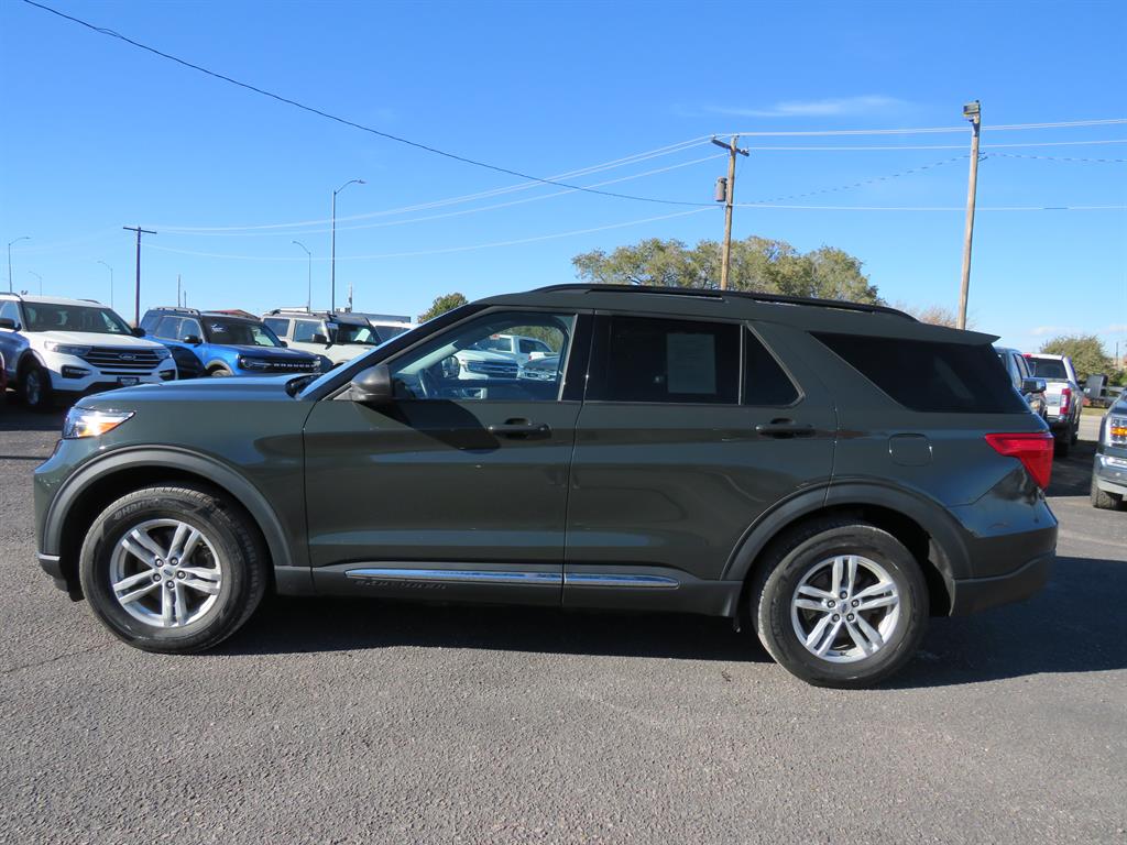 2022 Ford Explorer XLT photo 2