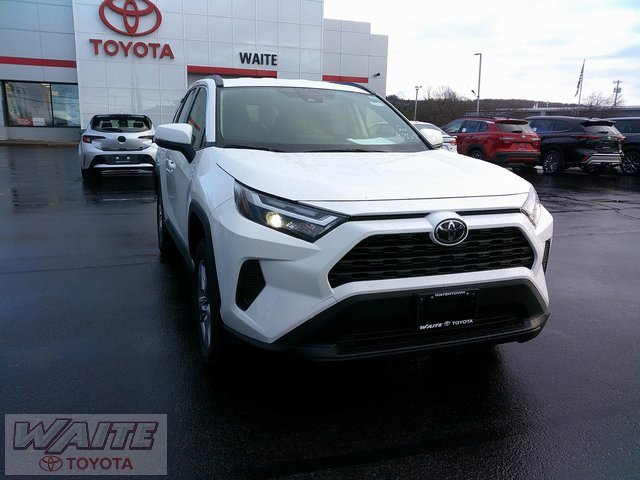 2025 Toyota RAV4 LE's photo