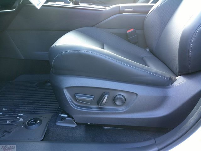 2026 Toyota Crown XLE - Photo 20