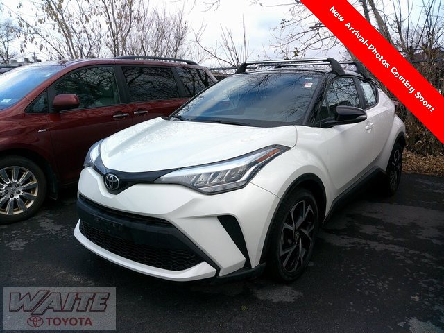 2020 Toyota C-HR LE photo 3