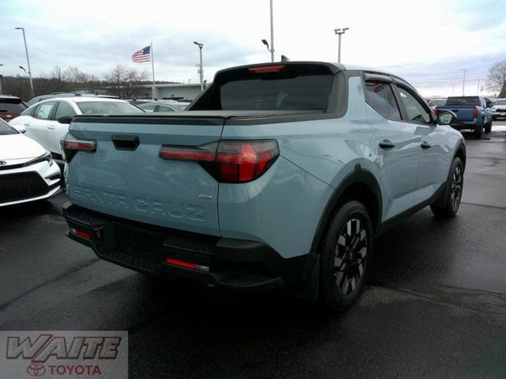 Used 2025 Hyundai Santa Cruz SE Truck Crew Cab