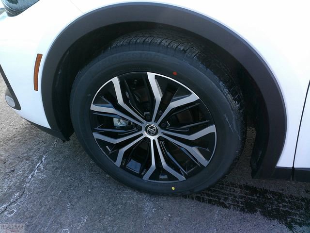 2026 Toyota Crown XLE - Photo 8