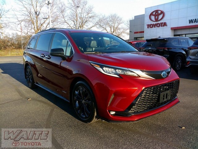 2021 Toyota Sienna XSE's photo