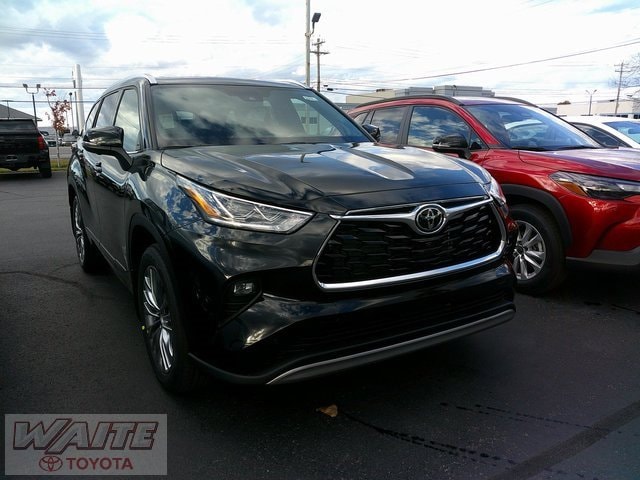 2026 Toyota Highlander Platinum's photo
