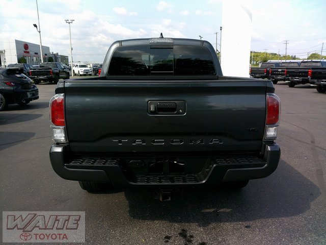 2023 Toyota Tacoma TRD Sport V6 photo 3