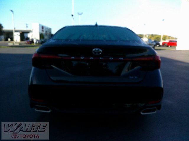 2022 Toyota Avalon XLE photo 3